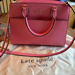 Beautiful hot pink Kate Spade small crossbody bag in super new condition!